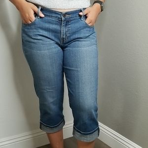 Woman capri jeans